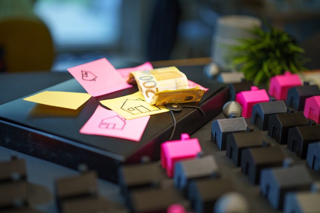 Miniature houses and sticky notes with house drawings.